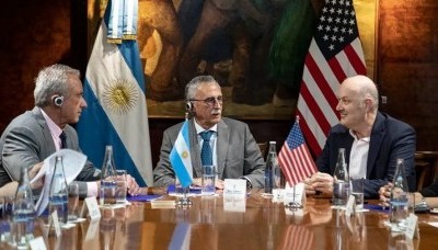 País