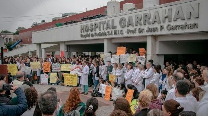 El Gobierno explicó cómo dará el aumento a residentes del Garrahan
