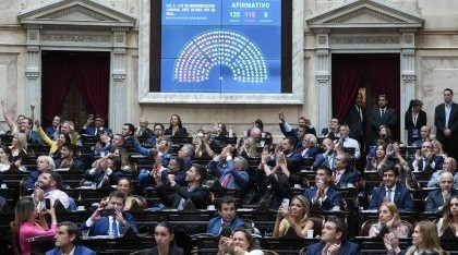 El oficialismo y sus aliados aprobaron la reforma laboral, que vuelve al Senado