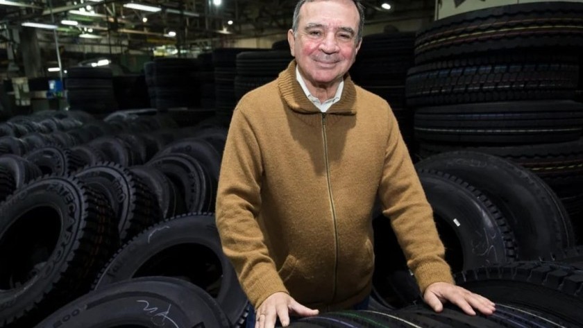 Caputo elimina arancel para el aluminio y vuelve a golpear al dueño de FATE