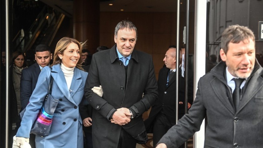 La Justicia confirmó que Manuel Adorni viajó a Aruba con su familia en primera clase