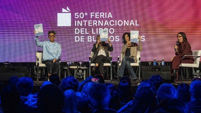 Tres escritoras abrieron el debate en la Feria del Libro con una charla atravesada por política