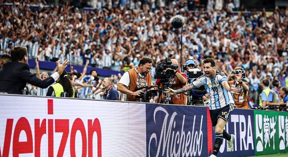 Con récord de Messi, Argentina le ganó 2-0 a Austria y se clasificó a 16avos 