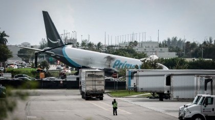 Un avión de carga se despistó en el aeropuerto de Miami: hay cinco muertos