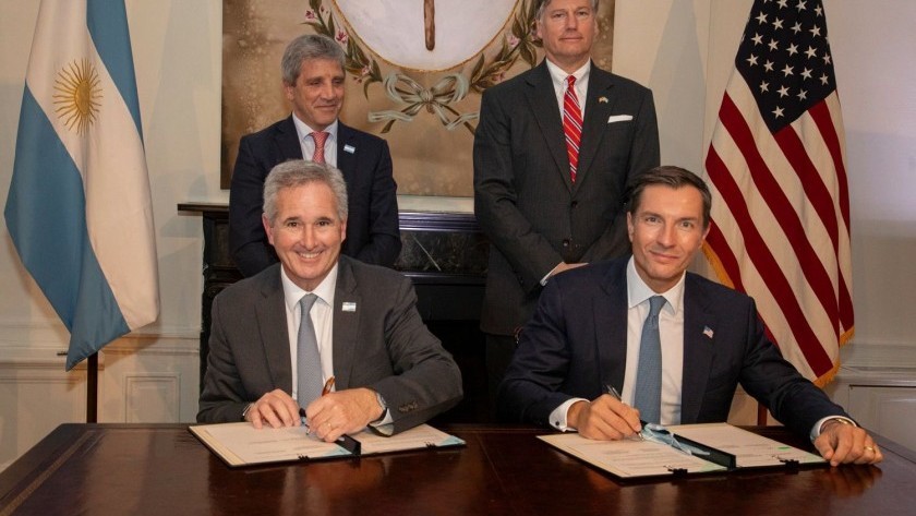 Argentina y EEUU firmaron un histórico acuerdo de inversión de hasta USD 7.000 millones para 2027